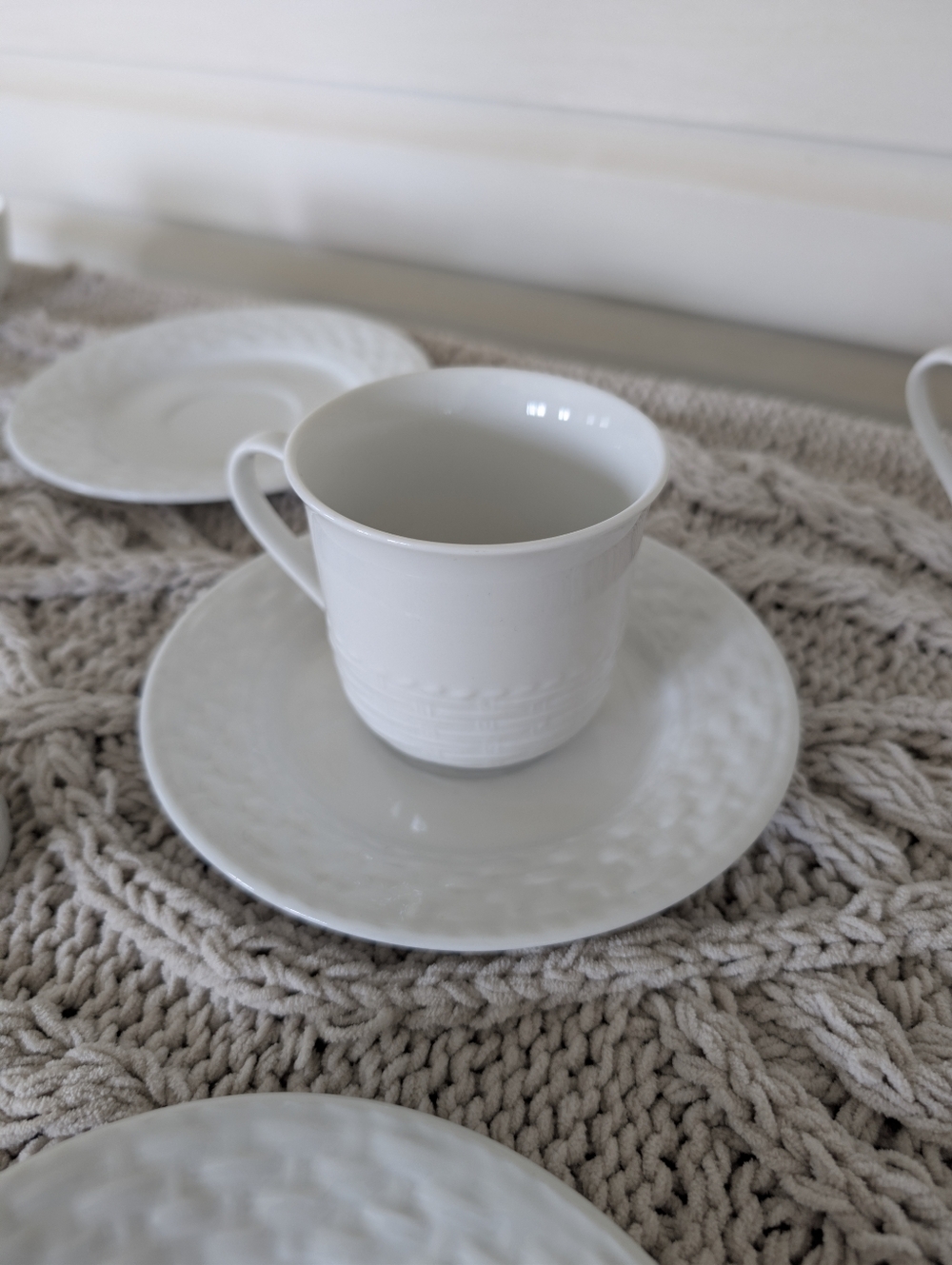 Gibson Everyday Basketweave White China Set - 18 Pieces - Picture 11 of 13